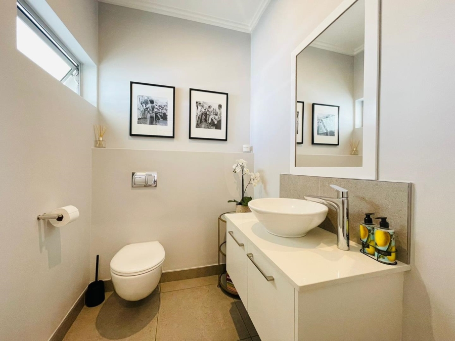 To Let 2 Bedroom Property for Rent in Melrose North Gauteng