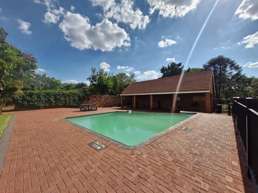 2 Bedroom Property for Sale in La Montagne Gauteng