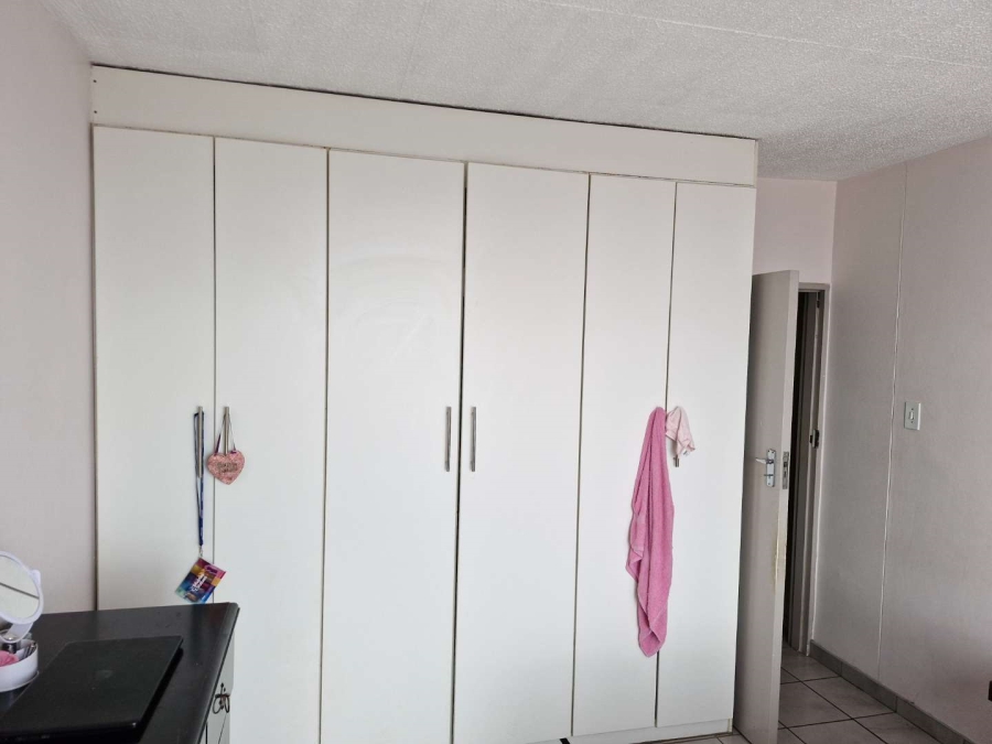 2 Bedroom Property for Sale in La Montagne Gauteng