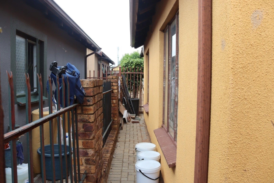 2 Bedroom Property for Sale in Soshanguve VV Gauteng