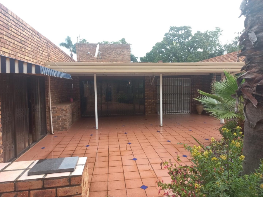 5 Bedroom Property for Sale in Monument Park Ext 2 Gauteng