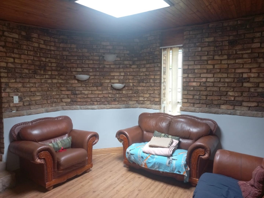 5 Bedroom Property for Sale in Monument Park Ext 2 Gauteng