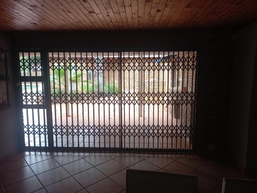 5 Bedroom Property for Sale in Monument Park Ext 2 Gauteng