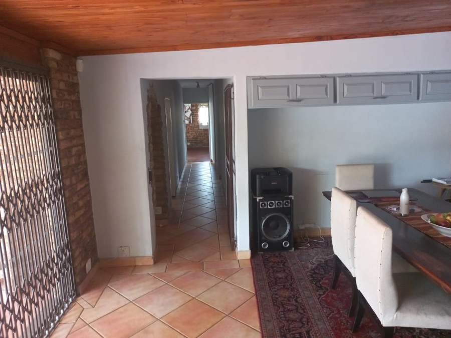 5 Bedroom Property for Sale in Monument Park Ext 2 Gauteng