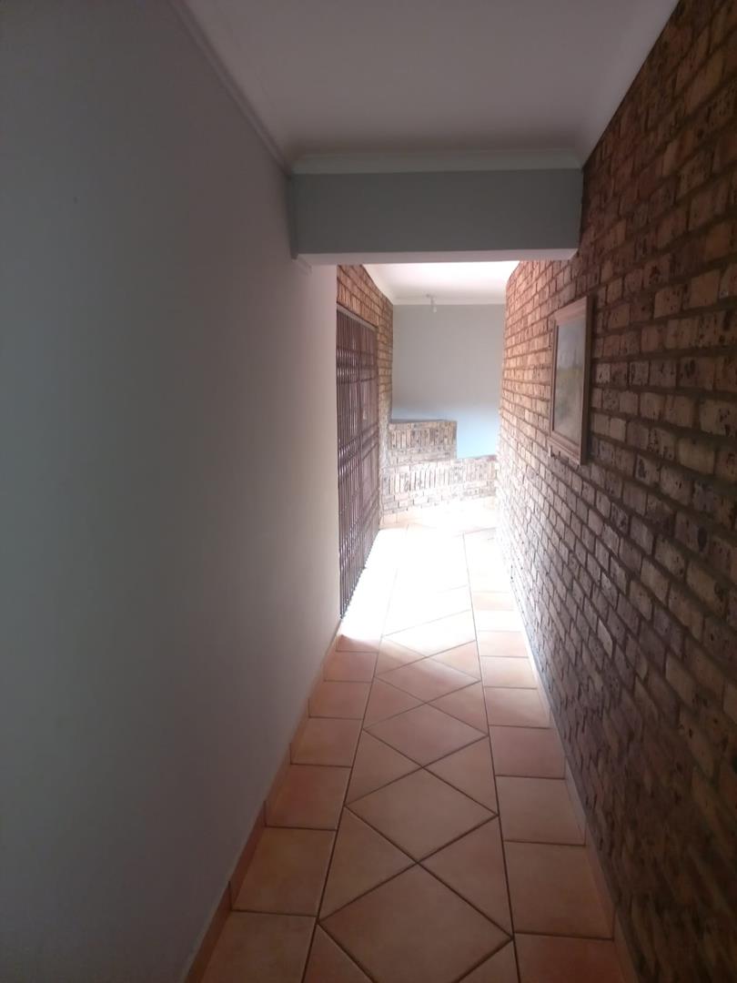 5 Bedroom Property for Sale in Monument Park Ext 2 Gauteng