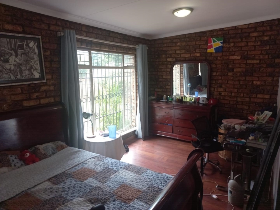 5 Bedroom Property for Sale in Monument Park Ext 2 Gauteng