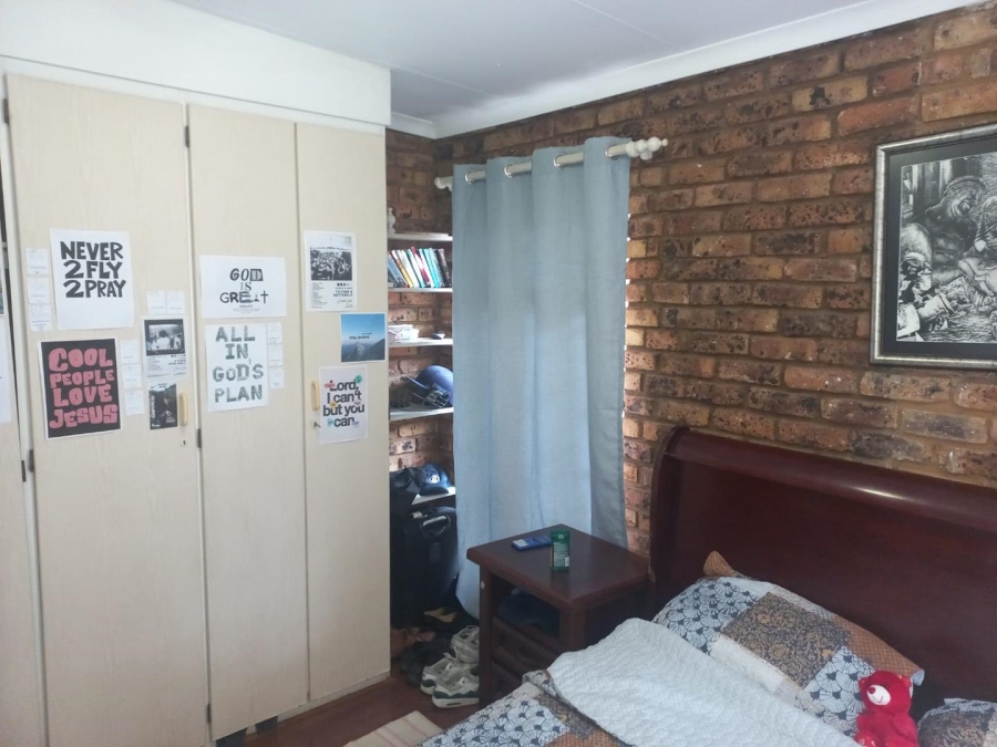 5 Bedroom Property for Sale in Monument Park Ext 2 Gauteng