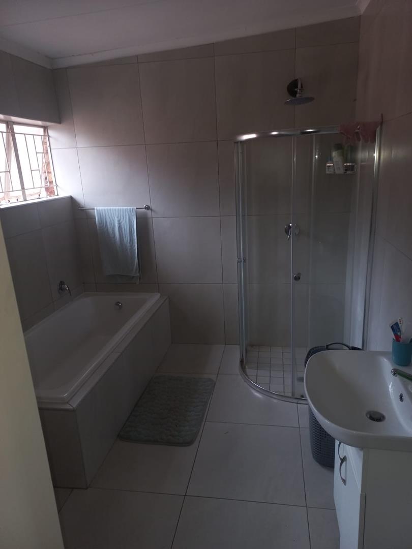 5 Bedroom Property for Sale in Monument Park Ext 2 Gauteng