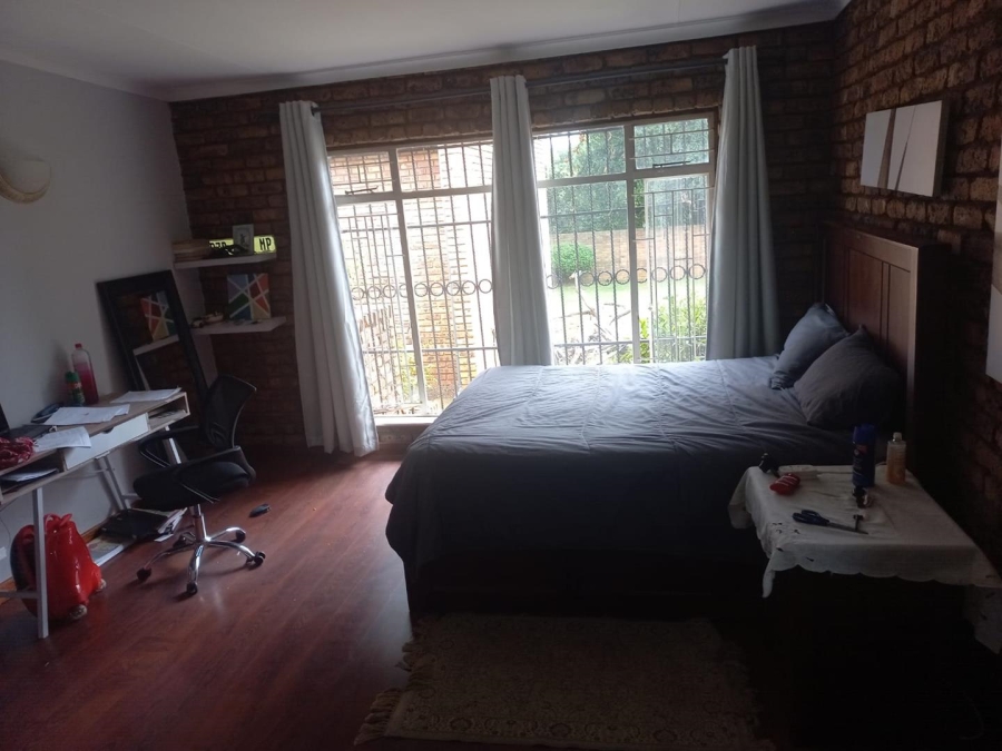 5 Bedroom Property for Sale in Monument Park Ext 2 Gauteng