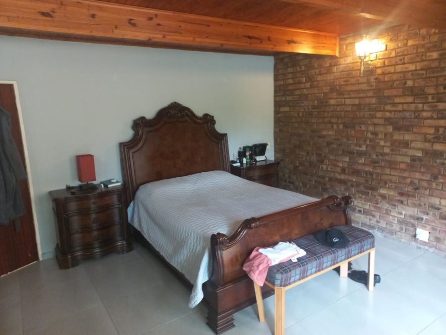 5 Bedroom Property for Sale in Monument Park Ext 2 Gauteng