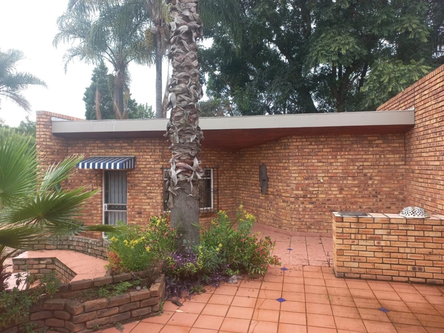 5 Bedroom Property for Sale in Monument Park Ext 2 Gauteng