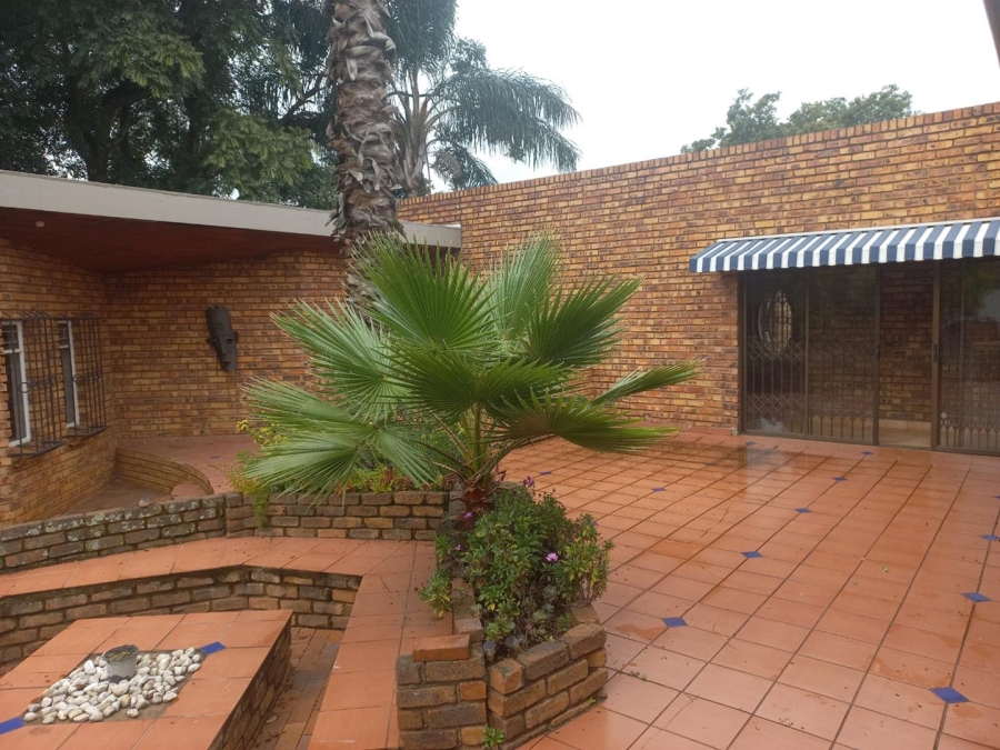 5 Bedroom Property for Sale in Monument Park Ext 2 Gauteng