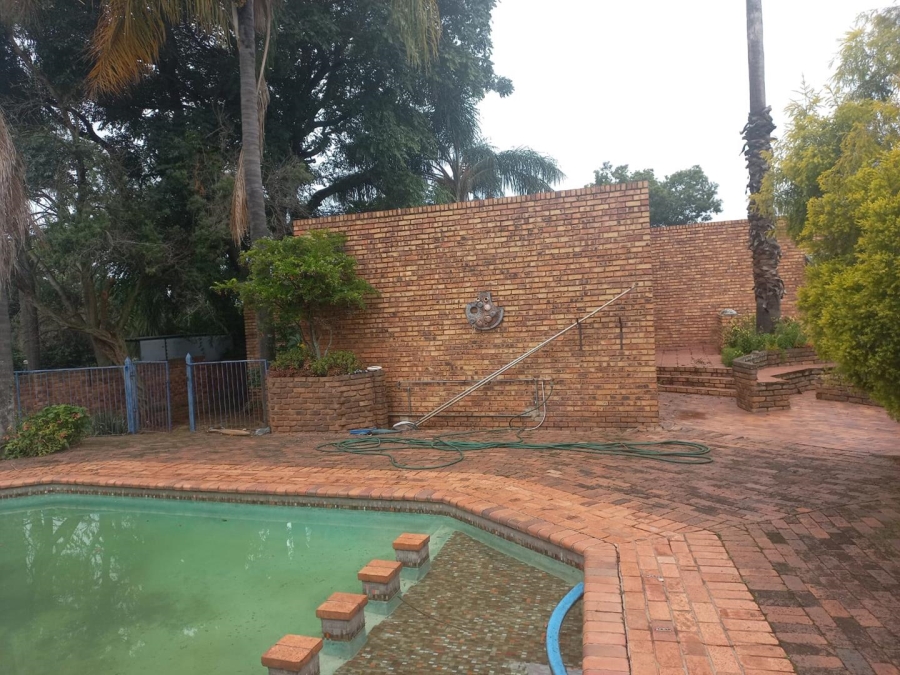 5 Bedroom Property for Sale in Monument Park Ext 2 Gauteng