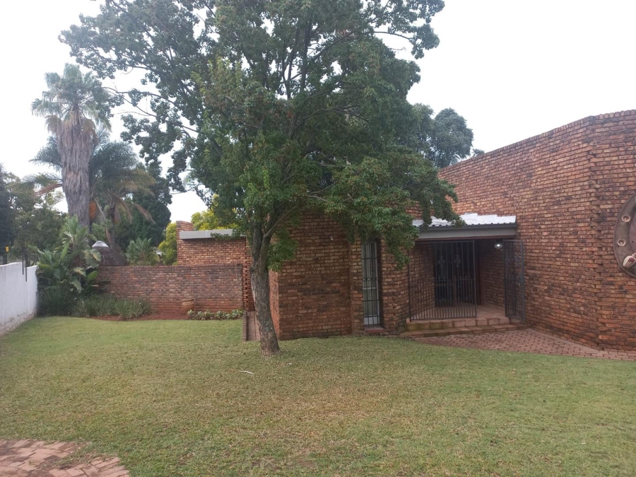 5 Bedroom Property for Sale in Monument Park Ext 2 Gauteng