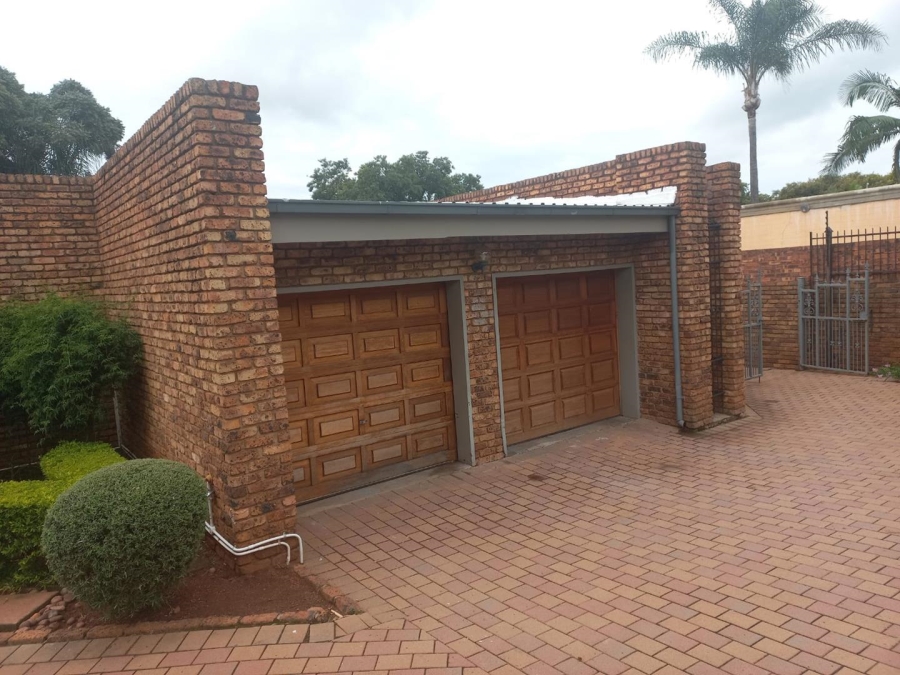 5 Bedroom Property for Sale in Monument Park Ext 2 Gauteng