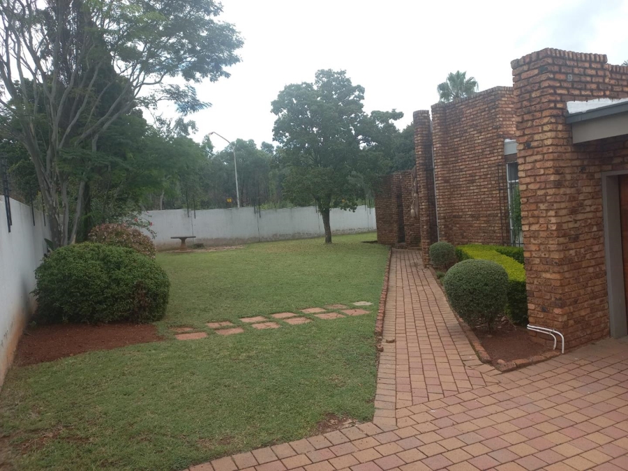 5 Bedroom Property for Sale in Monument Park Ext 2 Gauteng