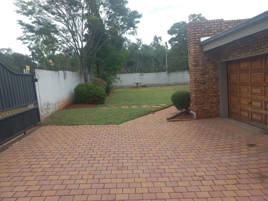 5 Bedroom Property for Sale in Monument Park Ext 2 Gauteng