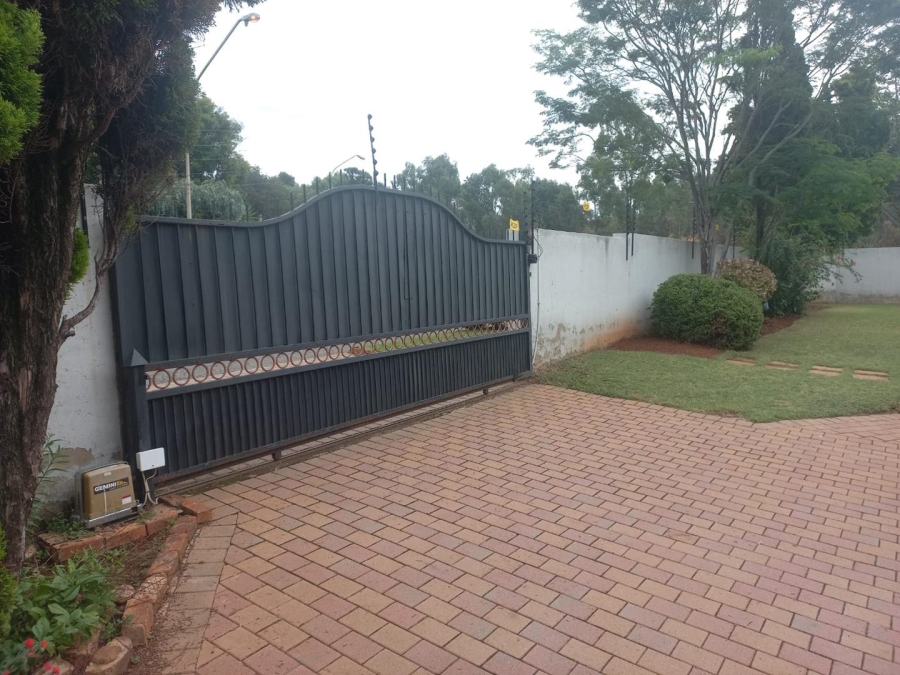5 Bedroom Property for Sale in Monument Park Ext 2 Gauteng