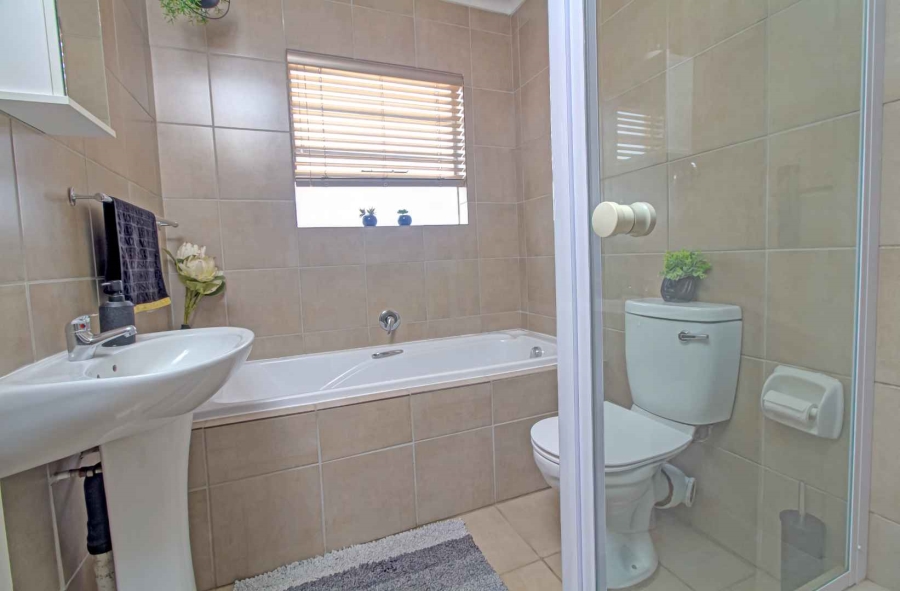 3 Bedroom Property for Sale in Wilgeheuwel Gauteng