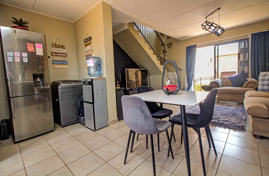 3 Bedroom Property for Sale in Wilgeheuwel Gauteng