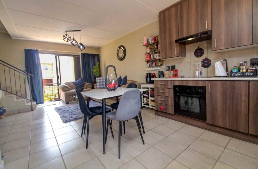 3 Bedroom Property for Sale in Wilgeheuwel Gauteng