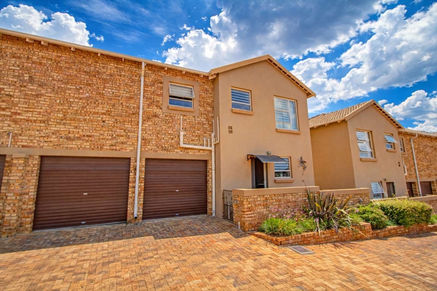 3 Bedroom Property for Sale in Wilgeheuwel Gauteng