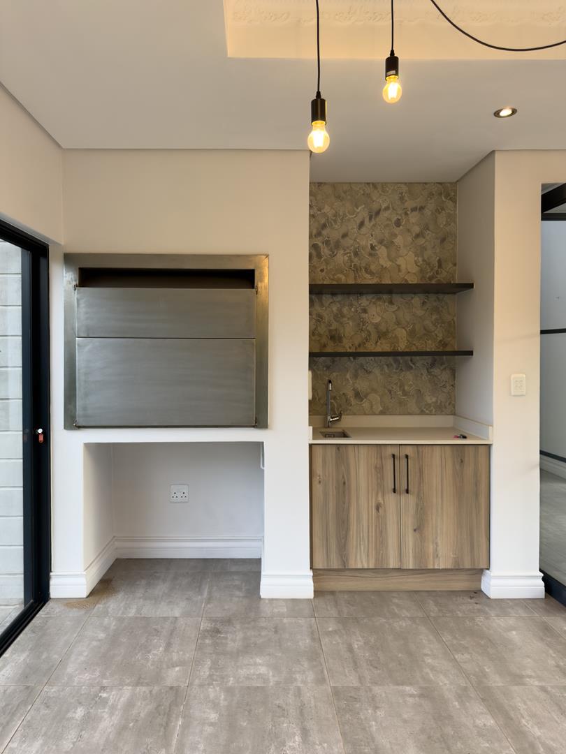 To Let 4 Bedroom Property for Rent in Midstream Ridge Gauteng