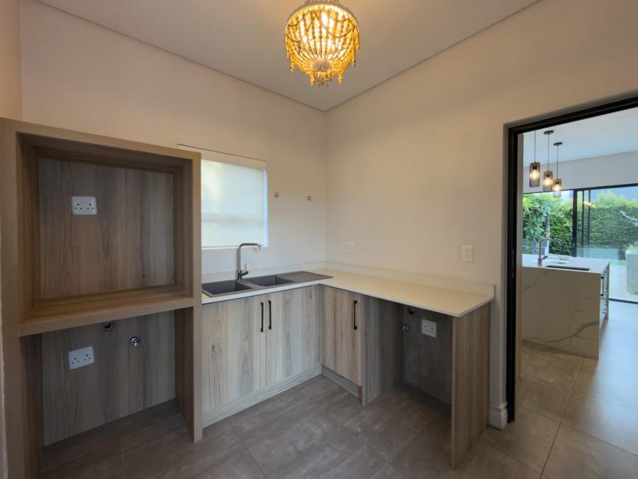 To Let 4 Bedroom Property for Rent in Midstream Ridge Gauteng