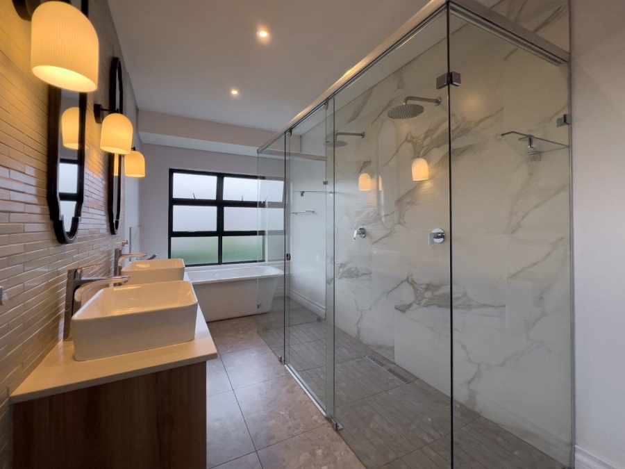 To Let 4 Bedroom Property for Rent in Midstream Ridge Gauteng