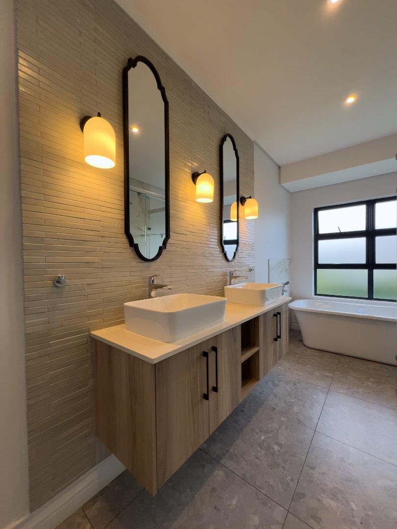 To Let 4 Bedroom Property for Rent in Midstream Ridge Gauteng