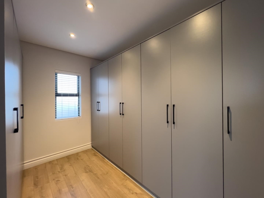 To Let 4 Bedroom Property for Rent in Midstream Ridge Gauteng