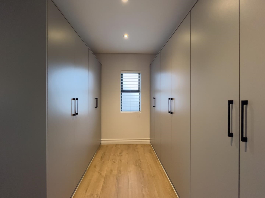 To Let 4 Bedroom Property for Rent in Midstream Ridge Gauteng