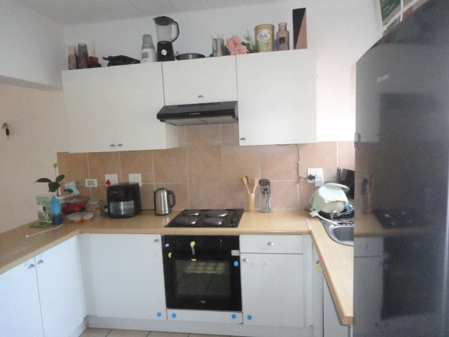 To Let 2 Bedroom Property for Rent in Magaliessig Gauteng