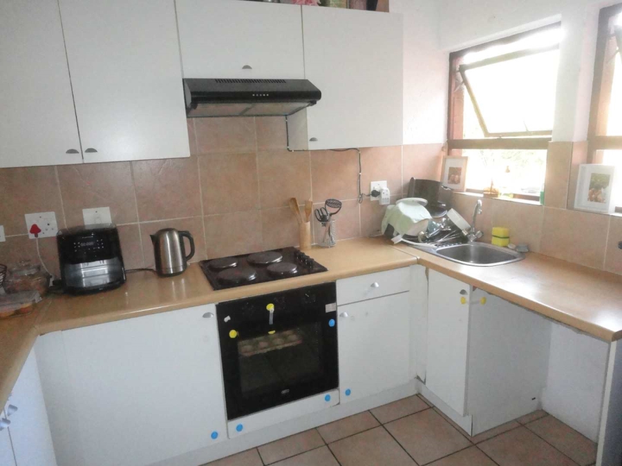 To Let 2 Bedroom Property for Rent in Magaliessig Gauteng