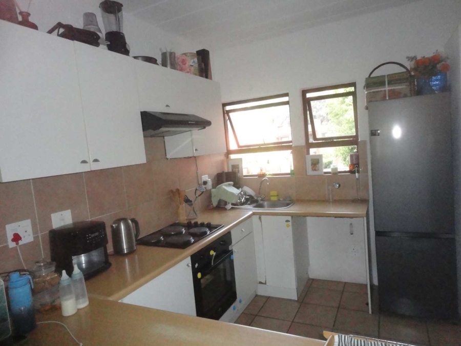 To Let 2 Bedroom Property for Rent in Magaliessig Gauteng