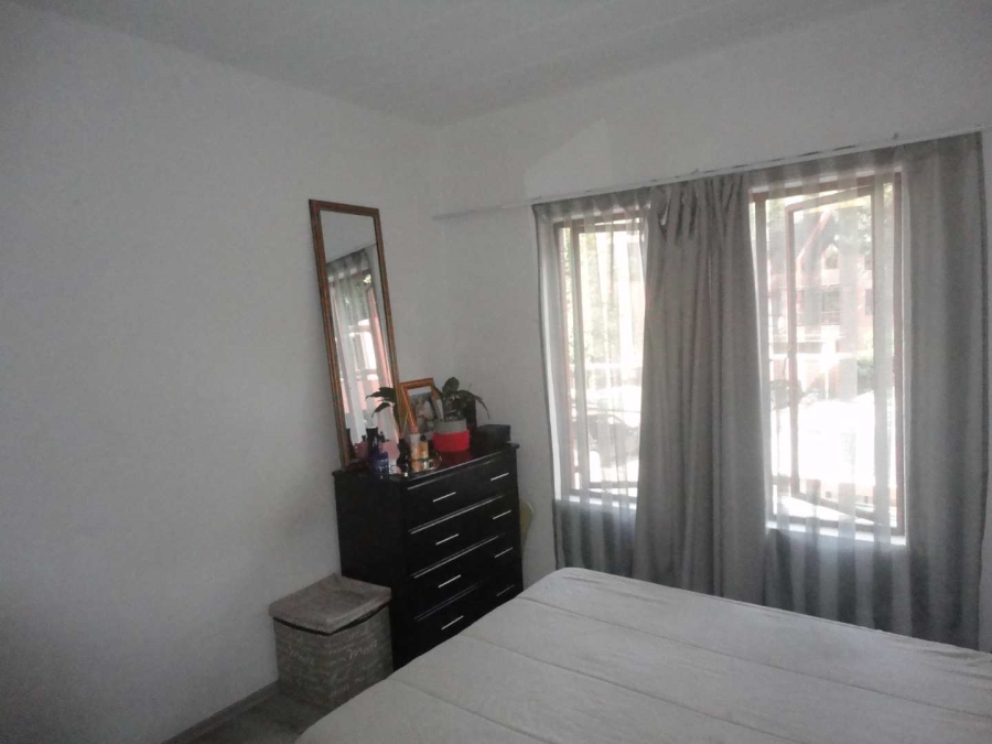 To Let 2 Bedroom Property for Rent in Magaliessig Gauteng