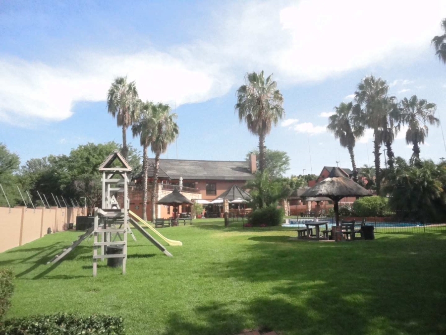 To Let 2 Bedroom Property for Rent in Magaliessig Gauteng