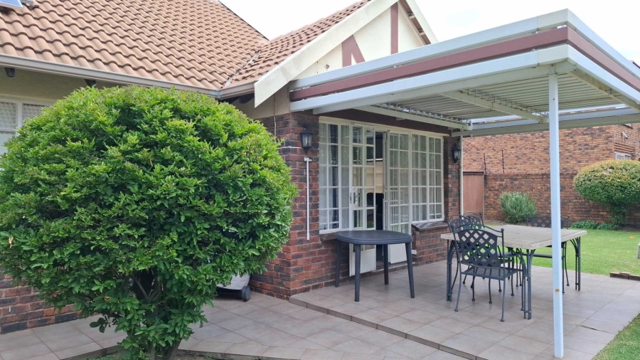 To Let 2 Bedroom Property for Rent in Brackenhurst Gauteng