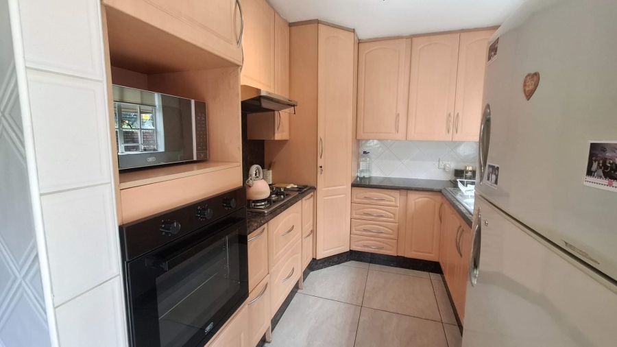 To Let 2 Bedroom Property for Rent in Brackenhurst Gauteng