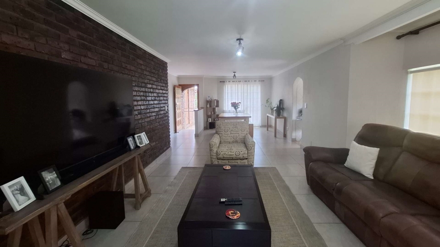 To Let 2 Bedroom Property for Rent in Brackenhurst Gauteng