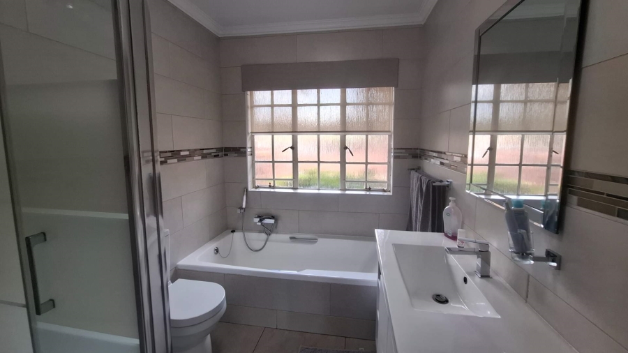 To Let 2 Bedroom Property for Rent in Brackenhurst Gauteng