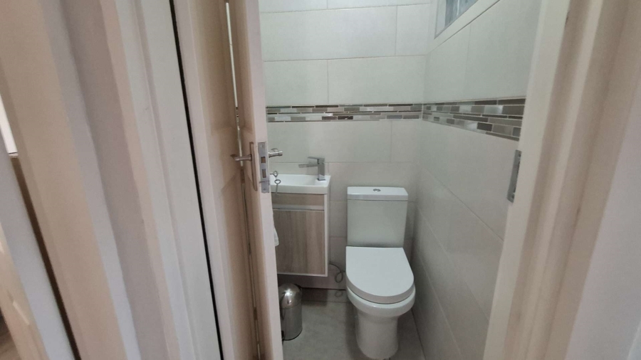 To Let 2 Bedroom Property for Rent in Brackenhurst Gauteng