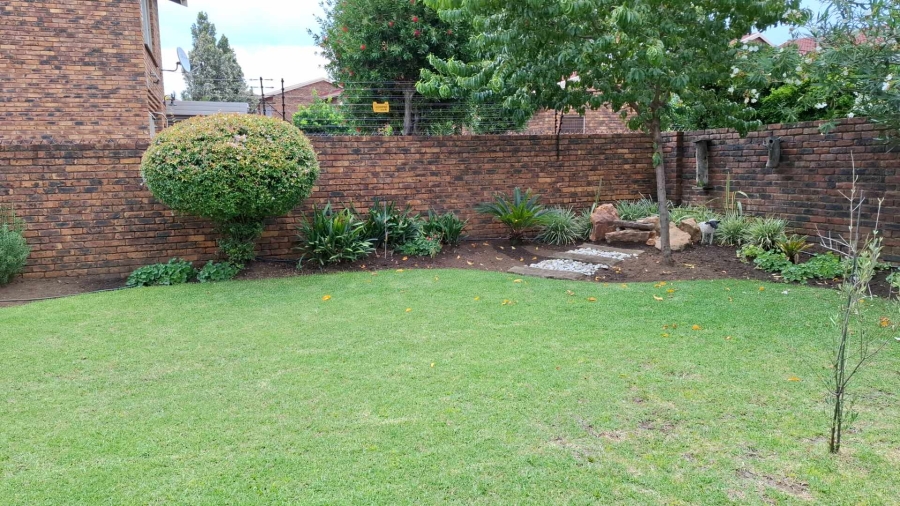 To Let 2 Bedroom Property for Rent in Brackenhurst Gauteng