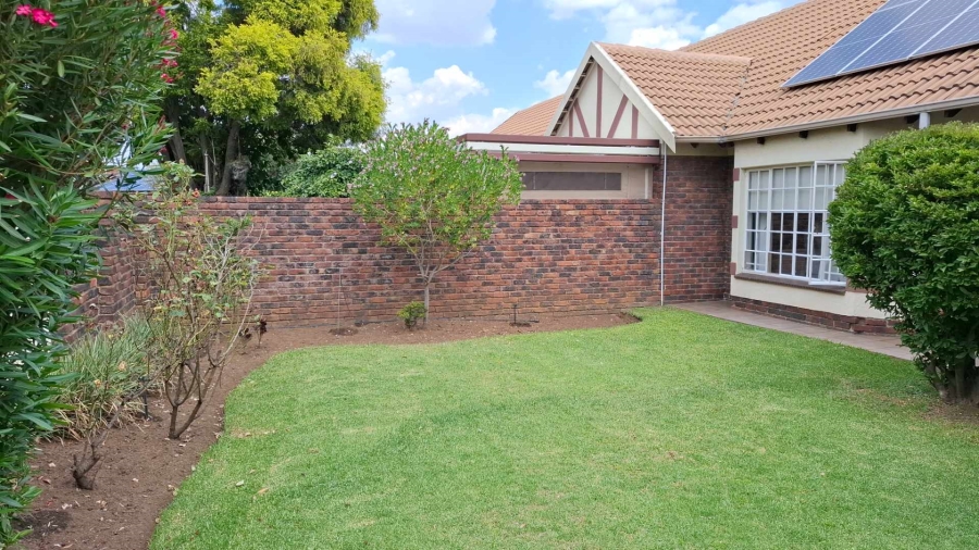 To Let 2 Bedroom Property for Rent in Brackenhurst Gauteng