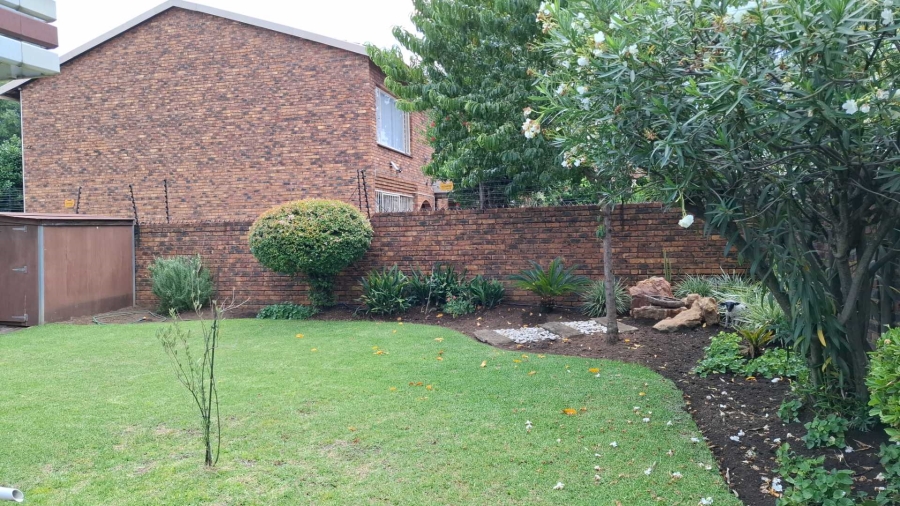 To Let 2 Bedroom Property for Rent in Brackenhurst Gauteng