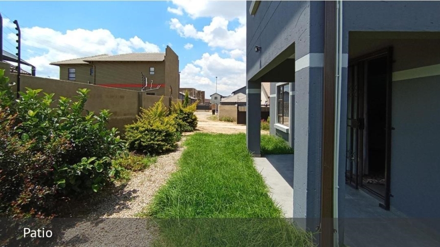 3 Bedroom Property for Sale in Blue Hills Gauteng