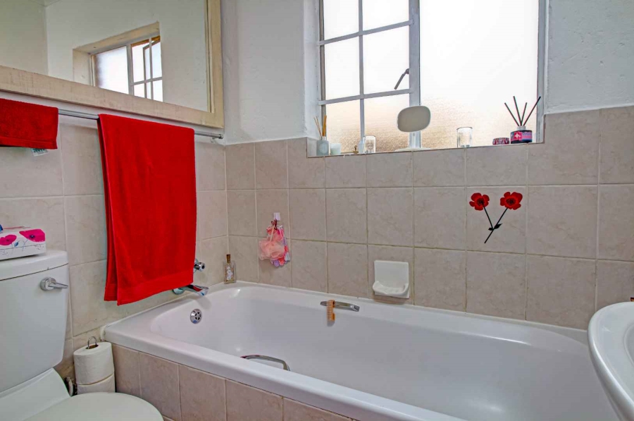 2 Bedroom Property for Sale in Wilgeheuwel Gauteng