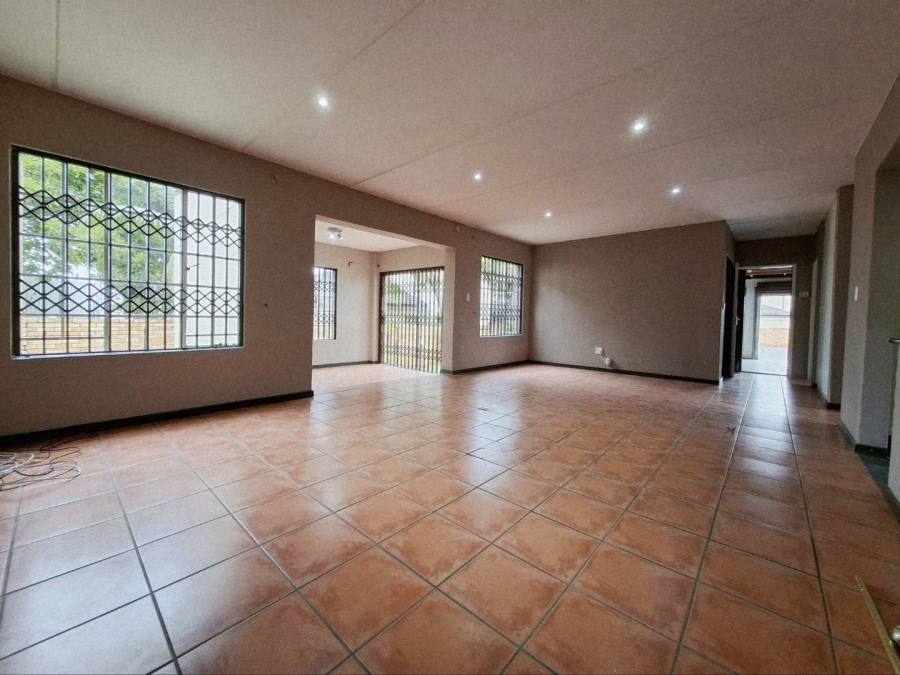 To Let 3 Bedroom Property for Rent in Amorosa Gauteng
