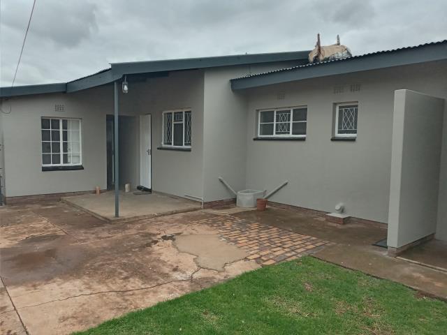 To Let 4 Bedroom Property for Rent in Rothdene Gauteng