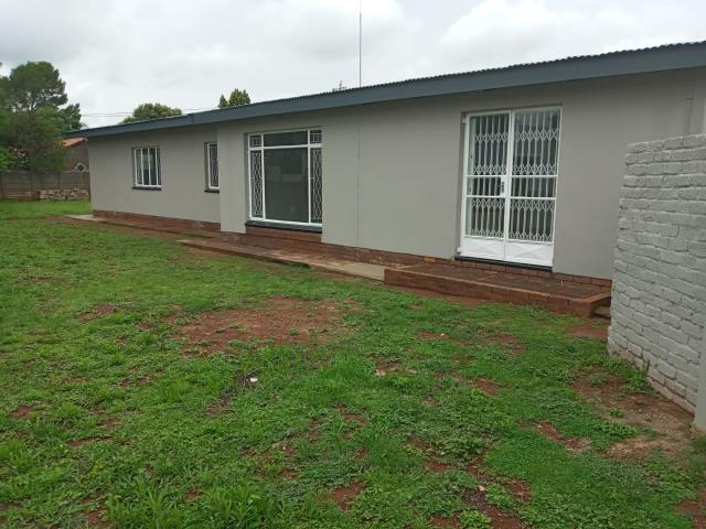 To Let 4 Bedroom Property for Rent in Rothdene Gauteng